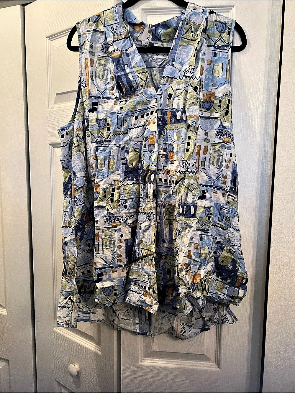 Floral & Ivy Abstract Print Sleeveless Tunic in Blue & Green Like New